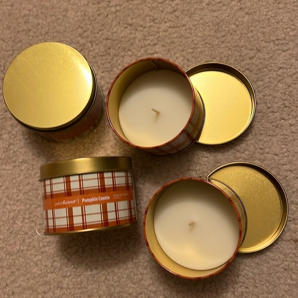 Candle Other - New 4 pumpkin cookie candles Can